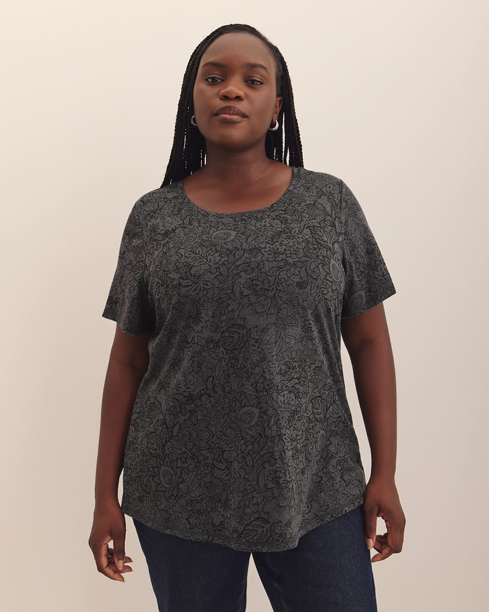Printed Curvy-Fit T-Shirt - PENN. Essentials Black printed