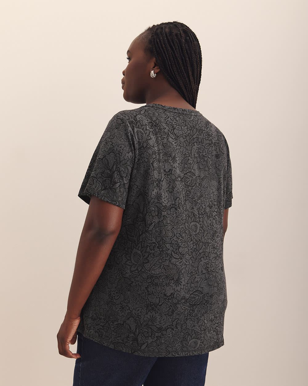 Printed Curvy-Fit T-Shirt - PENN. Essentials Black printed