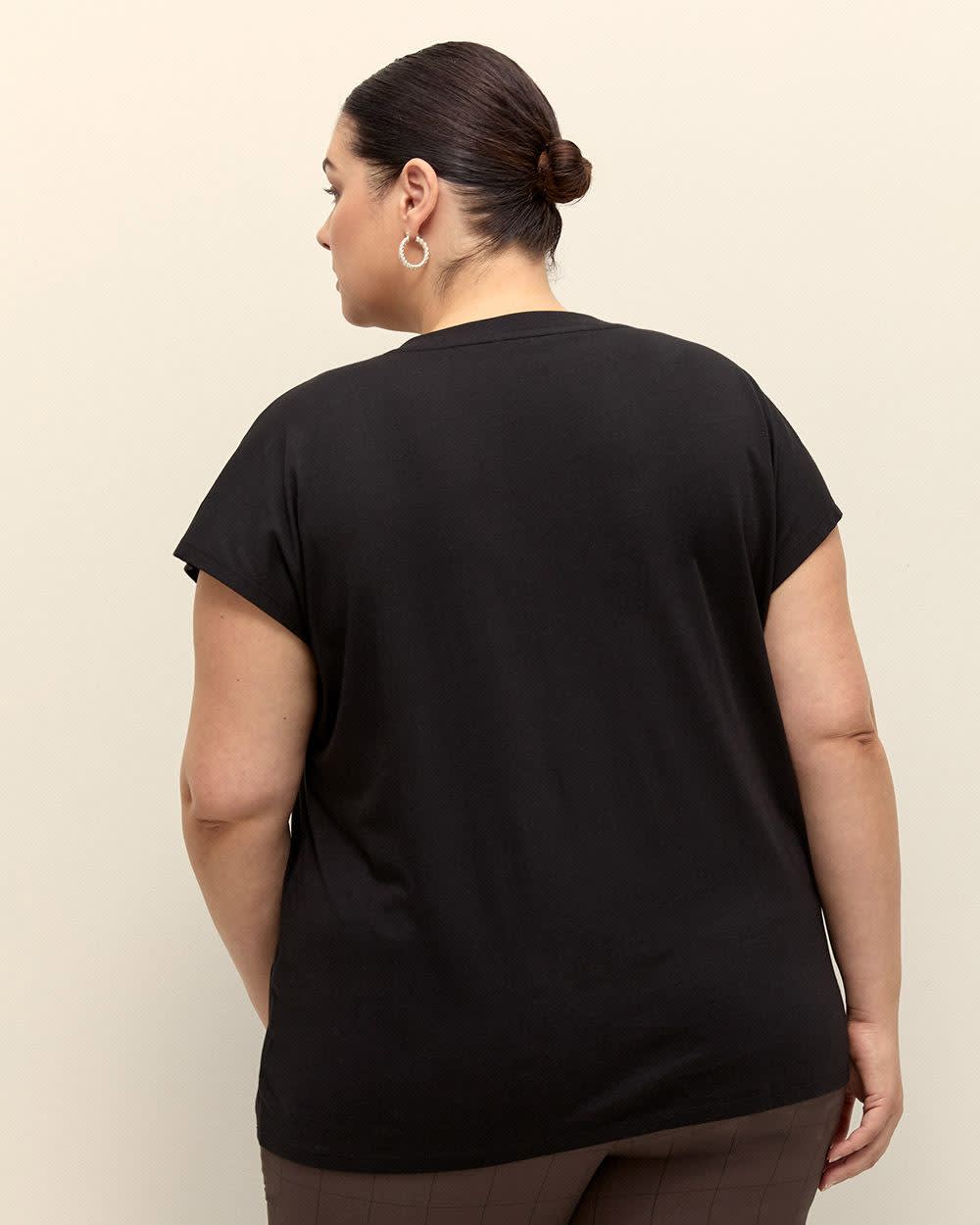 Extended-Sleeve Crewneck T-Shirt - PENN. Essentials Black