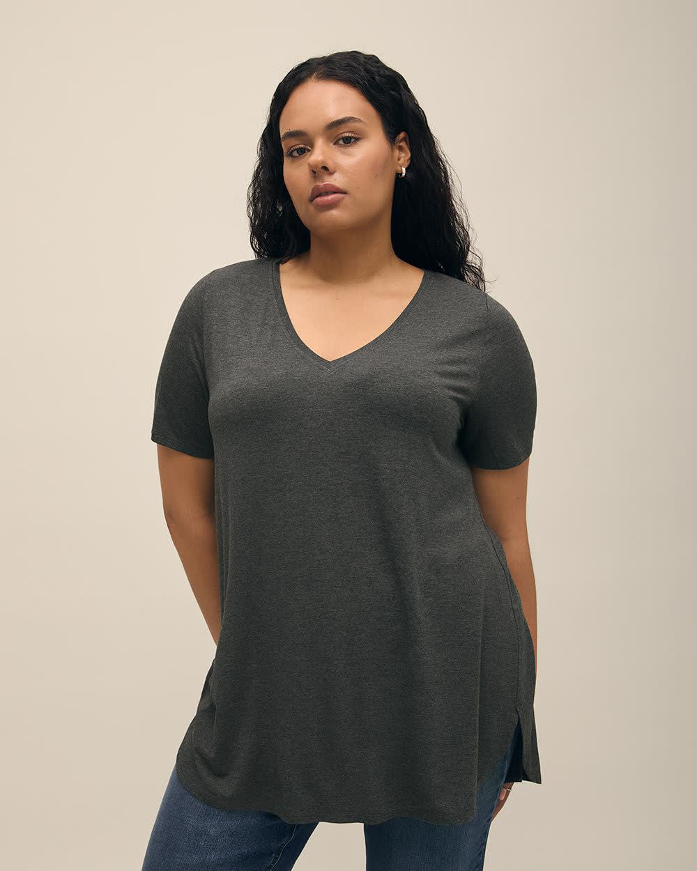 Modern-Fit V-Neck Tunic - PENN. Essentials Dark Grey Mix- 1 Modern-Fit V-Neck Tunic - PENN. Essentials Dark Grey Mix-