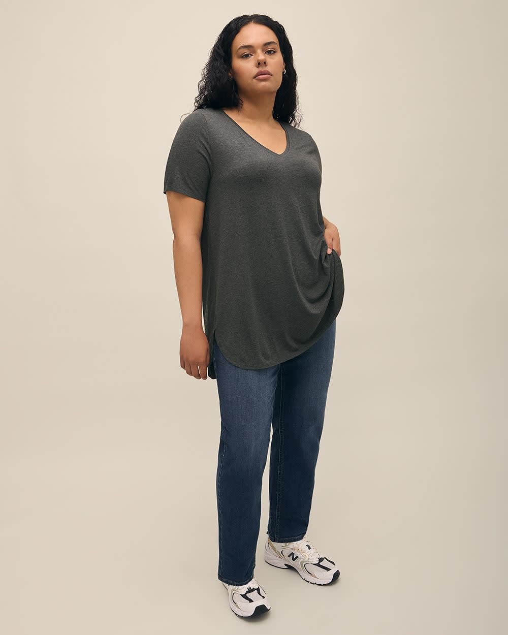 Modern-Fit V-Neck Tunic - PENN. Essentials Dark Grey Mix- 2 Modern-Fit V-Neck Tunic - PENN. Essentials Dark Grey Mix-