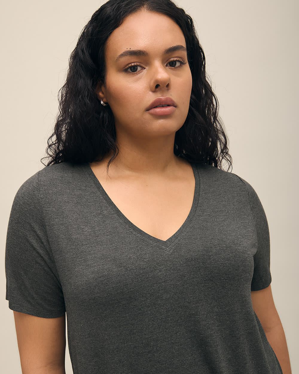 Modern-Fit V-Neck Tunic - PENN. Essentials Dark Grey Mix- 4 Modern-Fit V-Neck Tunic - PENN. Essentials Dark Grey Mix-