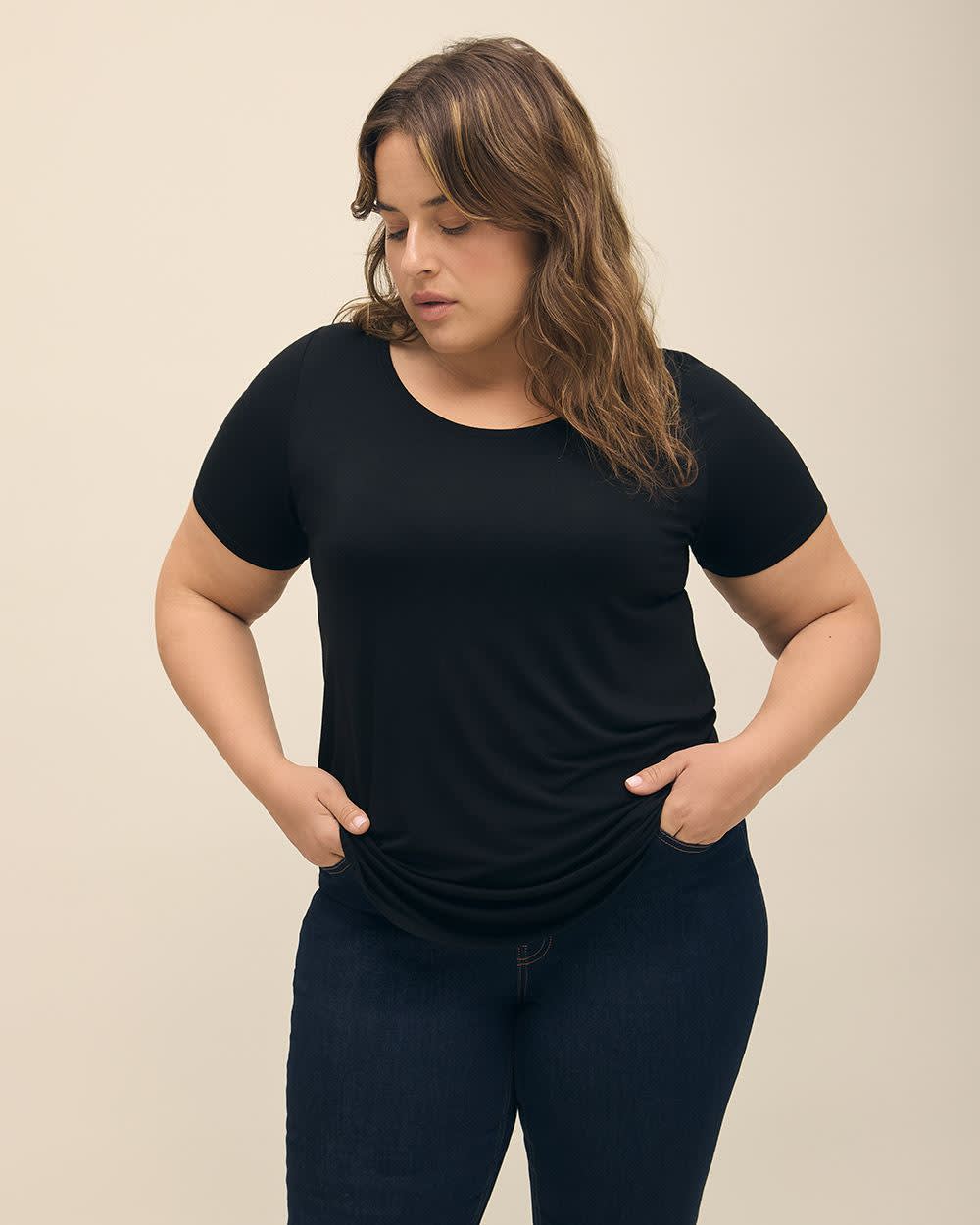 Modern Fit Scoop-Neck Tee - PENN. Essentials Black