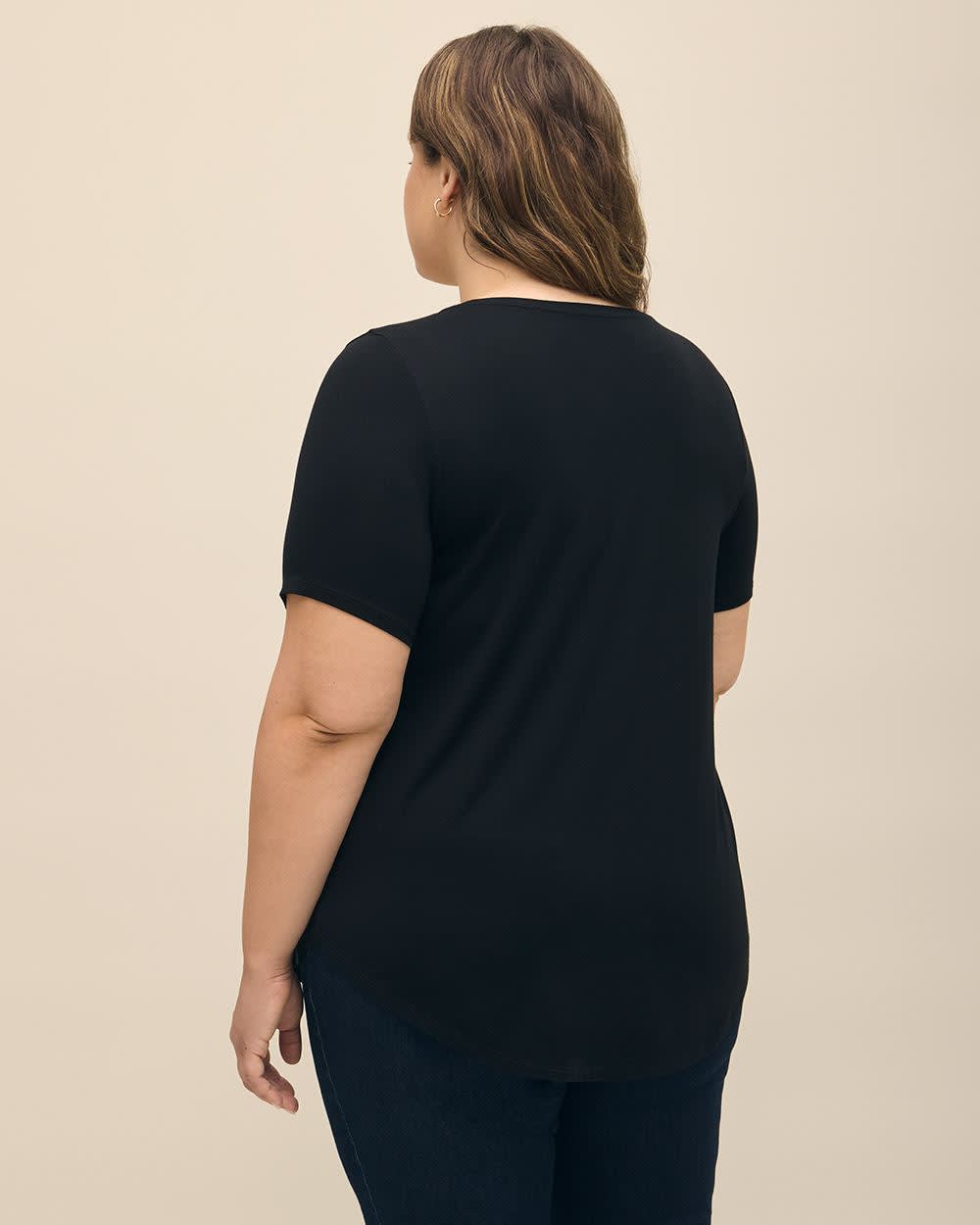 Modern Fit Scoop-Neck Tee - PENN. Essentials Black