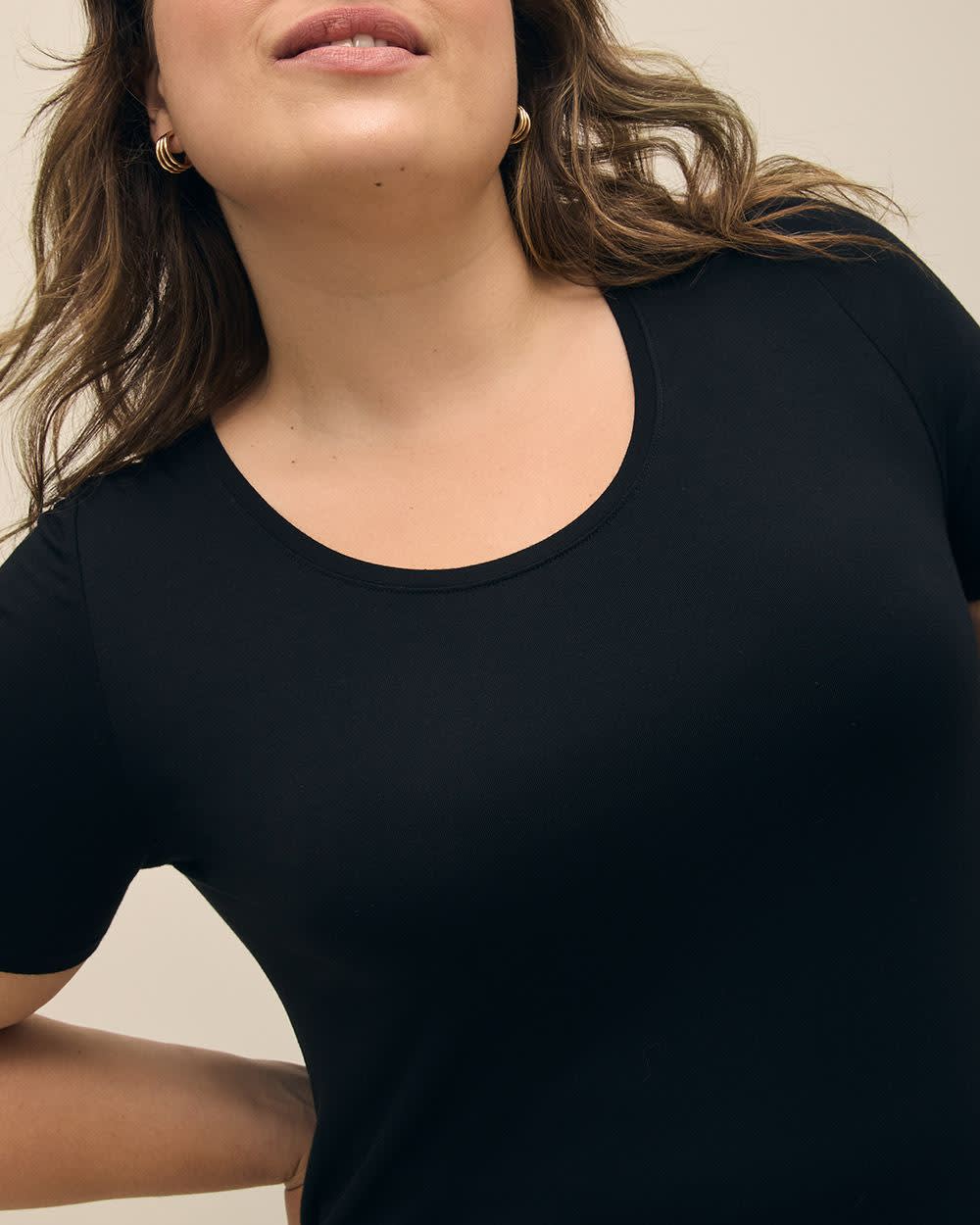 Modern Fit Scoop-Neck Tee - PENN. Essentials Black