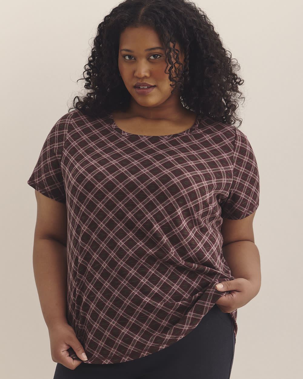 Curvy-Fit Short-Sleeve Tee - PENN. Essentials Chocolate brown printed