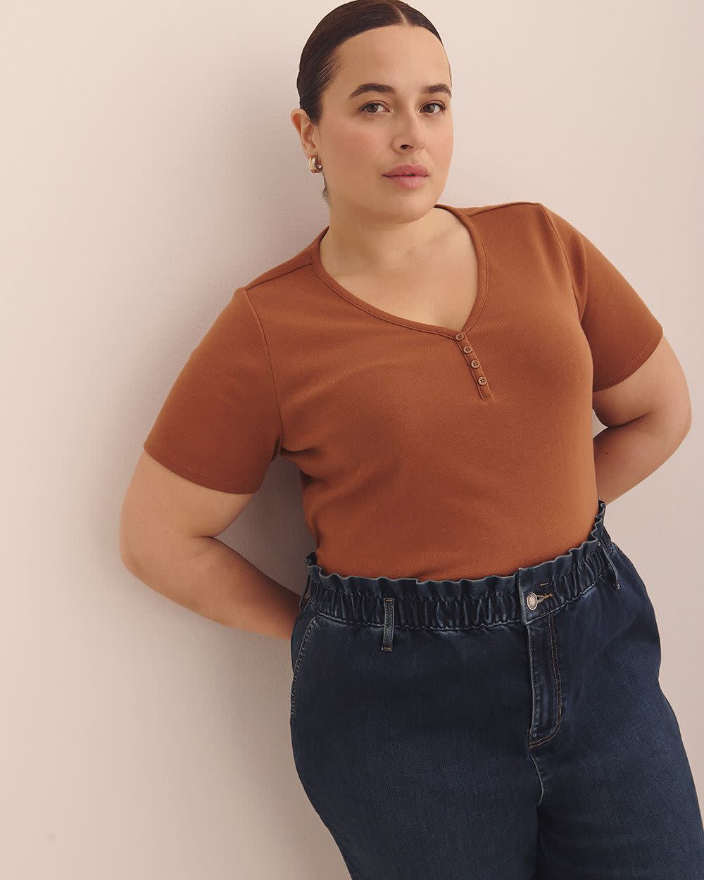 Girlfriend-Fit V-Neck Ribbed Tee - PENN. Essentials Coconut shell 1 Girlfriend-Fit V-Neck Ribbed Tee - PENN. Essentials Coconut shell