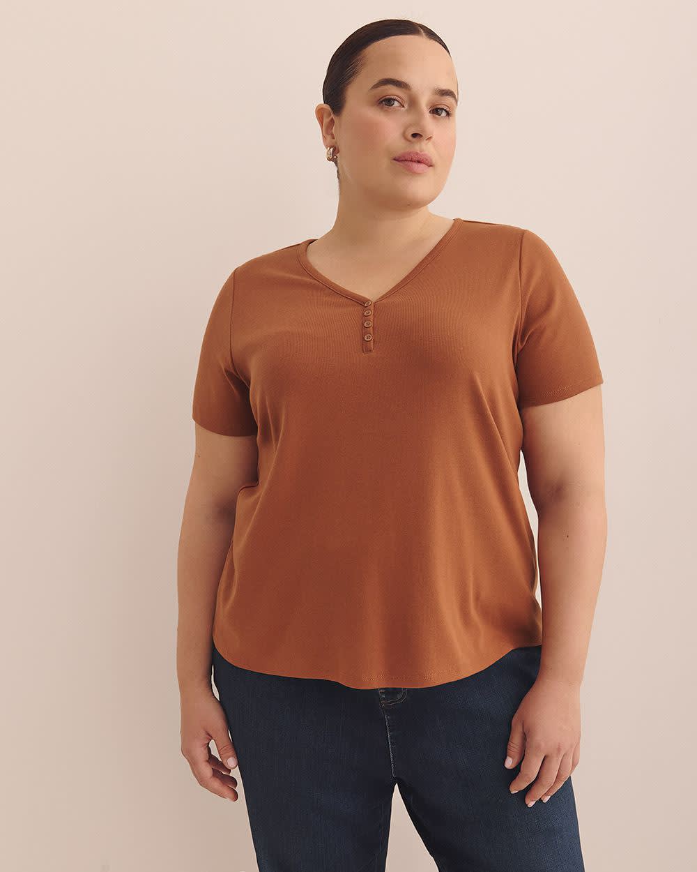 Girlfriend-Fit V-Neck Ribbed Tee - PENN. Essentials Coconut shell 2 Girlfriend-Fit V-Neck Ribbed Tee - PENN. Essentials Coconut shell