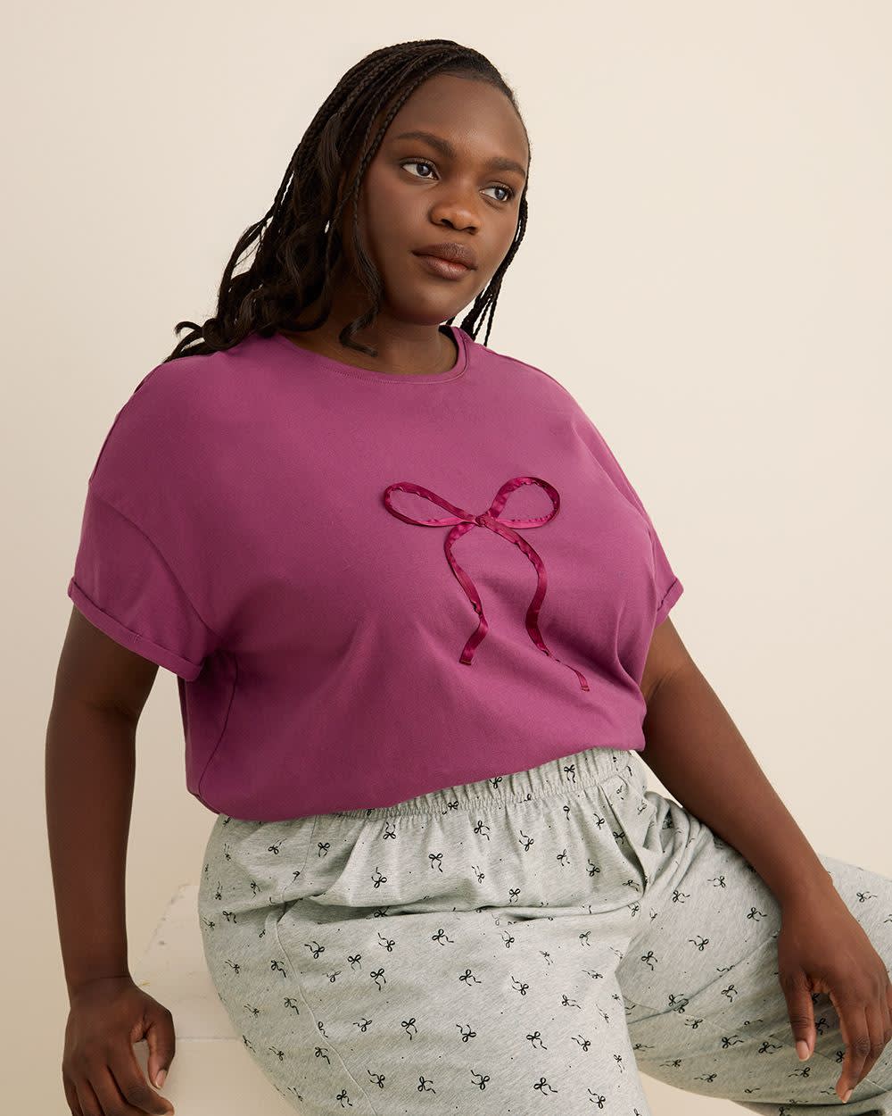 Boxy-Fit Short-Sleeve Crewneck Pyjama Tee with Satin Bow Appliqué - ti Voglio Amaranth