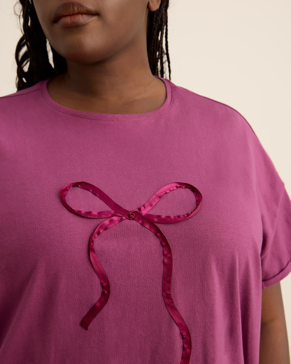 Boxy-Fit Short-Sleeve Crewneck Pyjama Tee with Satin Bow Appliqué - ti Voglio Amaranth