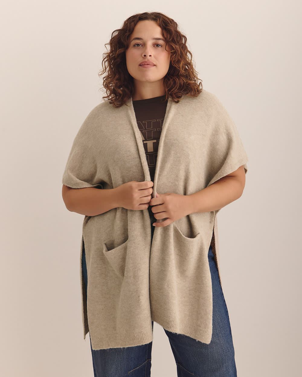 Knitted Cape with Pockets Camel-