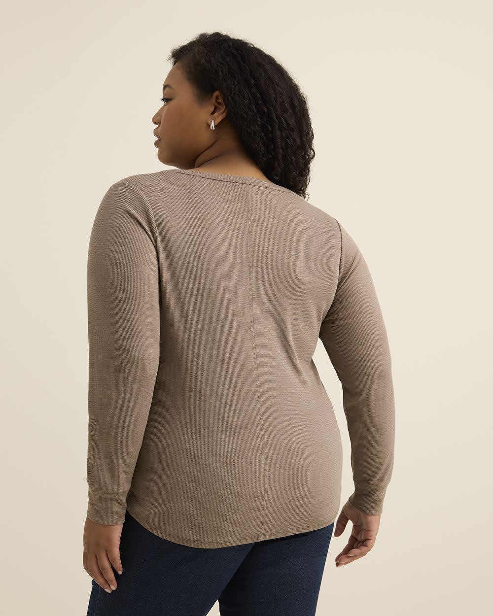 Curvy-Fit Long-Sleeve Waffle Tee - PENN. Essentials Coffee quartz