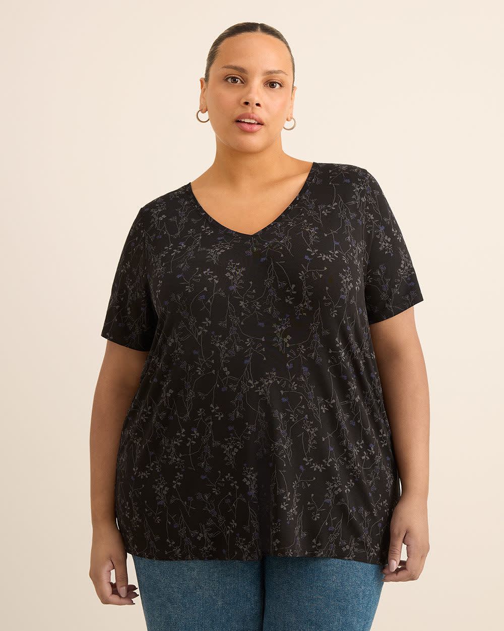 Modern-Fit Short-Sleeve V-Neck Tee - PENN. Essentials Black printed