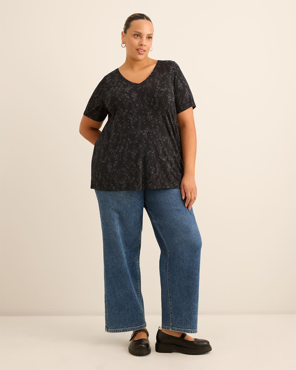 Modern-Fit Short-Sleeve V-Neck Tee - PENN. Essentials Black printed